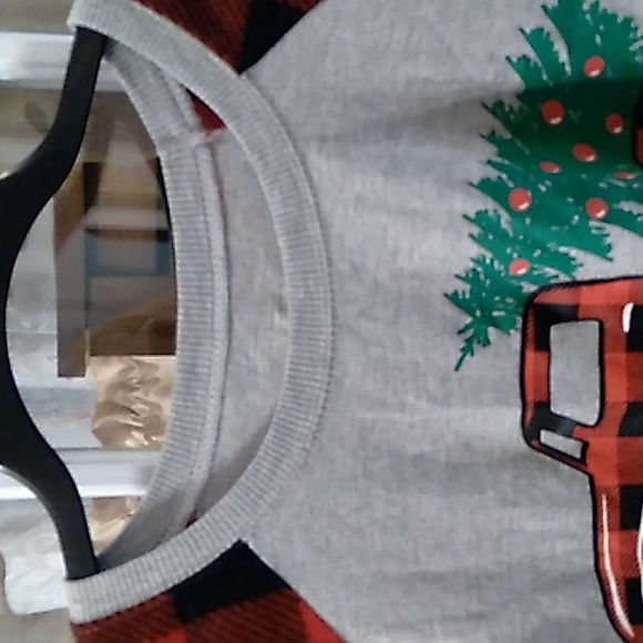 Happy Holidays PJ Top. NWOT 2X - Picture 5 of 8
